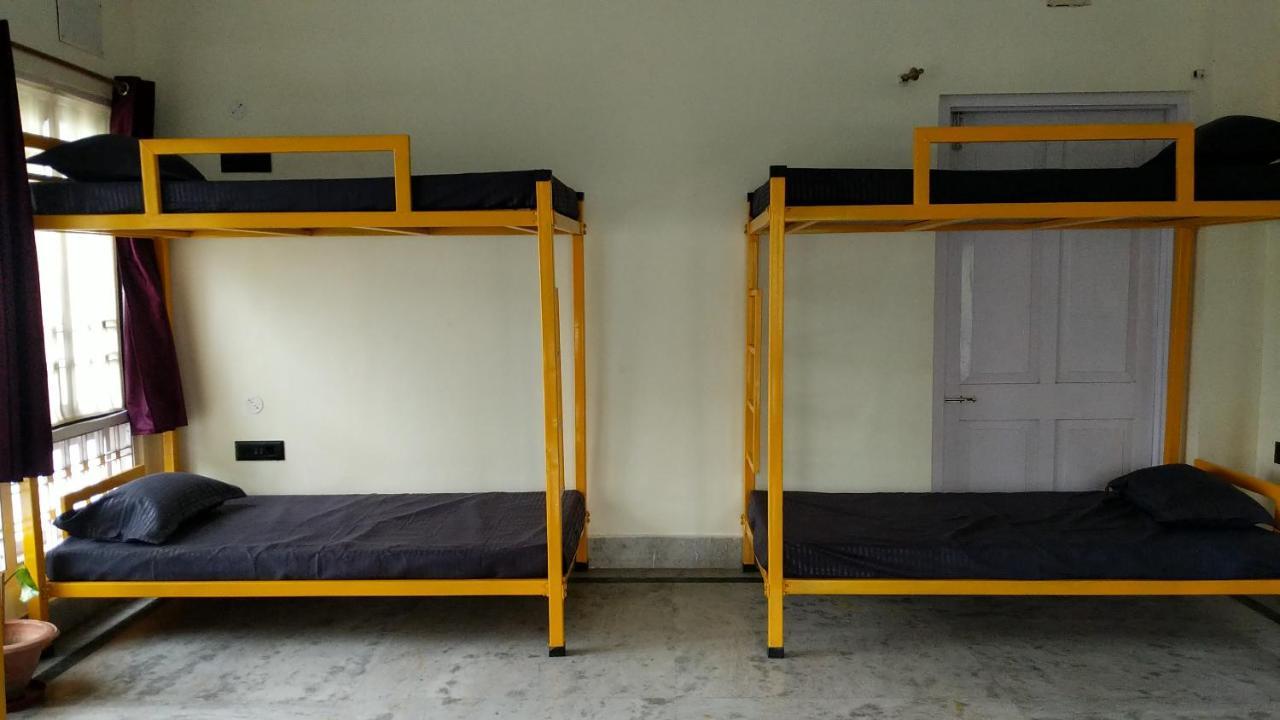 Bunkbread Siliguri Hostel Екстериор снимка